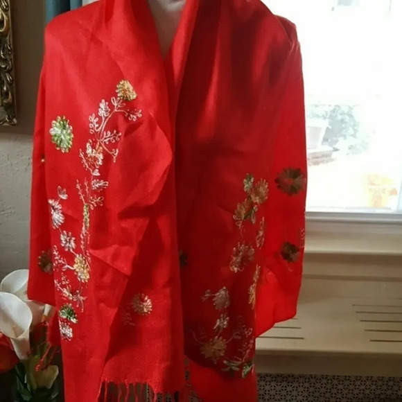 Embroidered shawl/scarf WITH trim NWT‎ - Picture 1 of 3